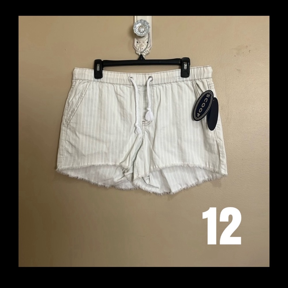 Pull on elastic waistband drawstring shorts from Scoop